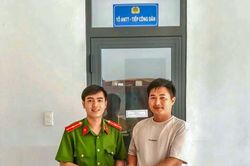 Công an xã Ninh Quới trao trả tài sản cho người đánh rơi