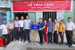 Phường Bạc Liêu tặng nhà tình nghĩa cho hộ khó khăn