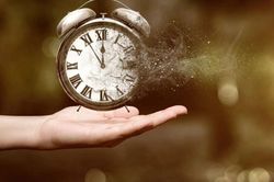 Tại sao thời gian có vẻ trôi nhanh hơn khi lớn tuổi?