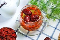 Cẩn thận cơ thể gặp nguy: 5 nhóm người chớ dại mà uống trà táo đỏ kỷ tử