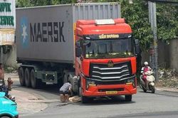 Xe container 'đi lạc' vào đường cấm, cán một người tử vong