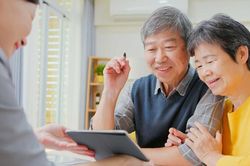 Về già mới hiểu: Có 2 điều càng giữ kín càng giúp tuổi già bình yên, tránh thị phi
