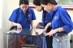 Hang đá trên vách núi – nơi tuổi xuân của những chiến sĩ thông tin hóa thành bất tử