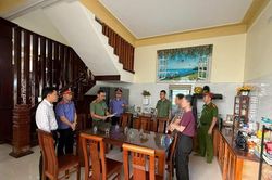 Bắt tạm giam hiệu trưởng nghi nhận hối lộ