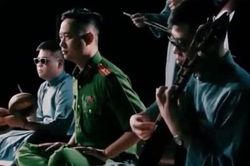 Cháu nhà ngoan lắm, lên phường ngoan hơn