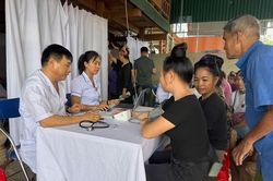 Sở Y tế Điện Biên đề nghị sự phối hợp giữa các lực lượng y tế để khám bệnh cho nhân dân