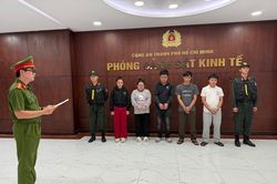 TP.HCM: Phá đường dây sản xuất, buôn bán hơn 23.000 đôi dép giả hiệu Nike, Adidas, Crocs và Gucci