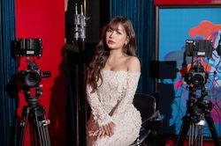 Cô gái TP.HCM bỏ việc văn phòng để livestream xuyên đêm
