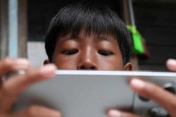 TikTok, Facebook ra sao ở nước ĐNA đầu tiên cấm trẻ em dùng mạng xã hội?