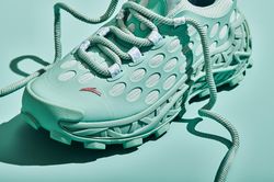 'Gã khổng lồ' Trung Quốc khiến Nike đau đầu