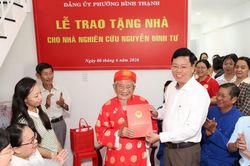 Nhà nghiên cứu Nguyễn Đình Tư nhận căn hộ nghĩa tình của TP.HCM
