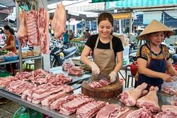 Giá heo hơi hôm nay 6.6: Xuất hiện mức thấp nhất 65.000 đồng/kg