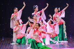 Thế hệ trẻ kết nối nghệ thuật truyền thống với hơi thở hiện đại