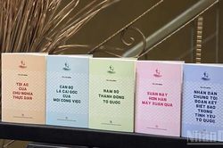 Ra mắt Tủ sách 'Vinh quang Hồ Chí Minh'