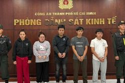 Công an TPHCM bắt vợ chồng chủ xưởng giày cùng 3 nhân viên