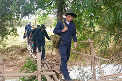 Bám bản, vượt núi tìm hài cốt liệt sĩ trên đất bạn Lào