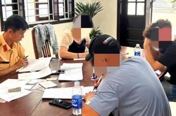 CSGT Đà Nẵng tịch thu phương tiện đối với người nước ngoài buông cả hai tay khi điều khiển xe mô tô tham gia giao thông