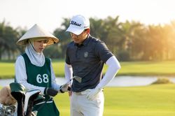 Nghề caddie sân golf: Thu nhập chục triệu đồng nhưng không dễ kiếm