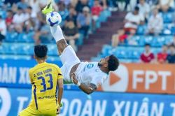 Nguyễn Xuân Son ghi bàn thắng đẹp nhất vòng 25 V-League