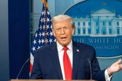 Trung Đông lại rúng động bởi không kích và còi báo động, Tổng thống Trump nói về việc tiếp cận urani làm giàu của Iran