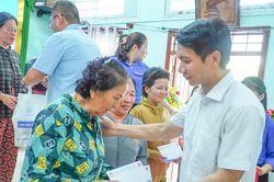 Nhiều phần quà ý nghĩa đến với người dân đảo xa ở Gia Lai
