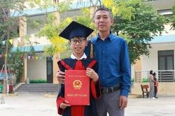 Hai cha con dũng cảm cứu người đuối nước trên sông Hồng