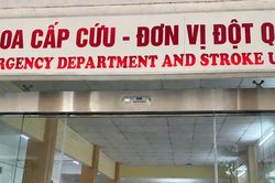 Tử vong vì cành cây đâm vào ngón tay nhưng đắp lá