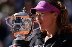 'Tiểu Sharapova' lập kỳ tích vô địch Roland Garros