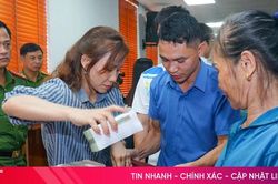 Người dân phấn khởi nhận tiền bồi thường dự án đường Xô Viết Nghệ Tĩnh kéo dài