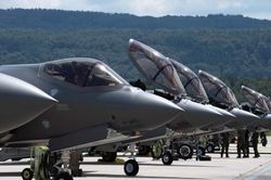 Vũ khí hạt nhân Mỹ sắp 'phủ sóng' sườn Đông NATO?