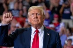 Ông Trump mất điểm trong nhóm cử tri 'trụ cột'