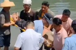 Trôi dạt giữa biển suốt 7 ngày 6 đêm, người đàn ông sống sót nhờ ăn một thứ khó tin