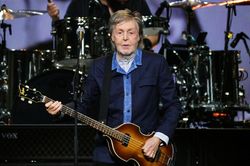 Huyền thoại Beatles và hành trình 7 thập kỷ chưa từng hạ nhiệt