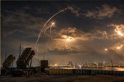 Iran cảnh báo 'mở rộng chiến tranh', Bahrain, Kuwait kích hoạt hệ thống phòng thủ