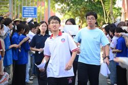 Hơn 1.300 thí sinh hoàn thành kỳ thi vào Trường THPT Chuyên Lam Sơn