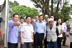 Chủ tịch UBND tỉnh An Giang Hồ Văn Mừng kiểm tra công trình, dự án tại phường Vĩnh Tế, Châu Đốc
