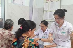 Khởi động chiến dịch khám sức khỏe định kỳ cho người dân