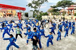 Dạy võ và trao truyền yêu thương