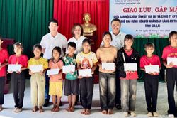 Ban Nội ch&iacute;nh Tỉnh ủy Gia Lai giao lưu, gặp mặt l&agrave;ng kết nghĩa Ar Trớ