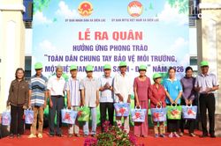 Phó Bí thư Thường trực Tỉnh ủy Hồ Xuân Trường dự lễ ra quân hưởng ứng phong trào toàn dân chung tay bảo vệ môi trường tại xã Diên Lạc