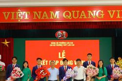 Thêm 5 học sinh Trường THPT Lào Cai được kết nạp Đảng