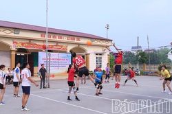 Nông dân Xuân Lũng thi đua xây dựng cuộc sống mới