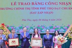 Lễ trao Bằng công nhận Trường Chính trị tỉnh Phú Thọ đạt chuẩn mức 1 sau sáp nhập