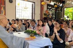 TP.HCM: Chùa Linh Bửu tổ chức lễ cầu nguyện cho học sinh trước kỳ thi tốt nghiệp THPT