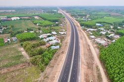 Nh&agrave; thầu gấp r&uacute;t ho&agrave;n thiện c&aacute;c hạng mục cuối tại cao tốc Bi&ecirc;n H&ograve;a - Vũng T&agrave;u