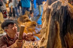 Lặng nghe trong lời gỗ tự tình