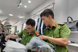 Tạm giữ lô hàng gắn nhãn mác giả mạo thương hiệu trị giá tiền tỷ