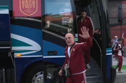 Cổ động viên chào đón ĐT Tây Ban Nha tới dự World Cup 2026