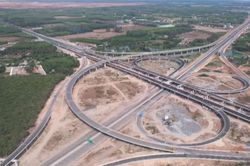 Đề xuất phương &aacute;n kết nối hai s&acirc;n bay bằng xe bu&yacute;t