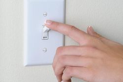 Muốn tiền điện không tăng chóng mặt mùa hè, đừng bỏ qua những mẹo này